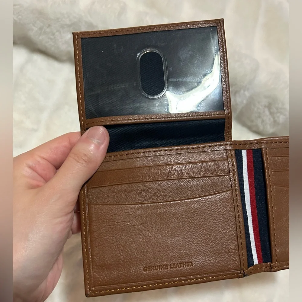 Tommy Hilfiger Men’s Leather RFID Protection Bifold Wallet Tan Business Casual